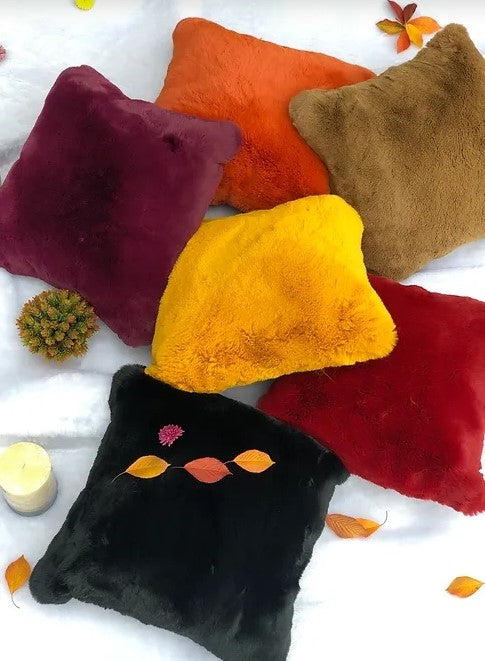 Възглавница имитация на заек 50см x 50см